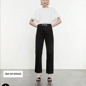 STRAIGHT-CUT BLACK JEANS WITH HIGH WAIST